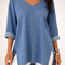 CAMISETA DENIM RELAXED FIT CON ESCOTE EN V